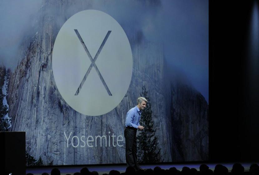 Craig Federighi, wiceprezydent w Apple prezentuje nową wersję systemu iOS (fot. Bloomberg)