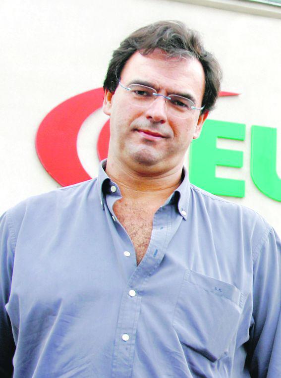 DROBNE ZAKUPY: Eurocash, kierowany przez Luisa Amarala, zapewnił sobie pozycję lidera na rynku dystrybucyjnym dzięki przejęciu w 2011 r. za 1,1 mld zł należącego do Emperii Tradisu. Teraz po cichu dokupuje mniejsze hurtownie papierosów. [FOT. ARC]