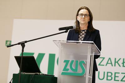 LUBI PORZĄDKI: Gertruda Uścińska, prezes ZUS, po objęciu funkcji zapowiedziała porządki w obszarze IT. Jedna z pierwszych decyzji to przeprowadzenie audytu całego segmentu IT, co doprowadziło m.in. do unieważnienia przetargu na modernizację platformy mainframe. Teraz dobrze ocenia współpracę z firmami IT i nie ukrywa zadowolenia z oszczędności, jakie zakład może osiągnąć dzięki nowej umowie.