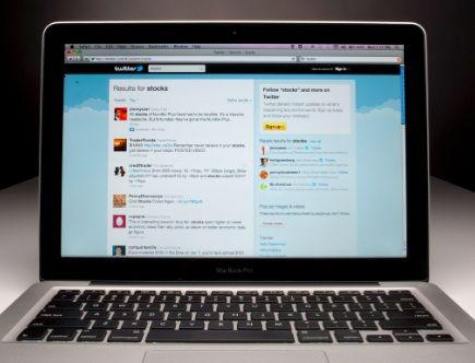 Portal Twitter na ekranie komputera (fot. Bloomberg)