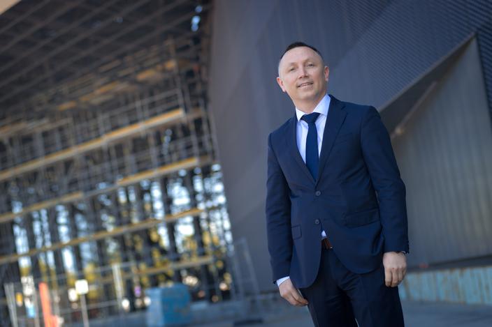 Nowe kontrakty: