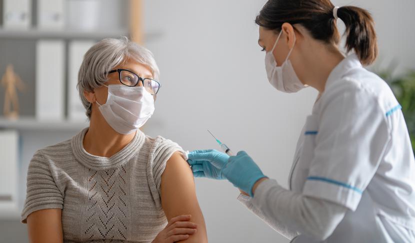 Ze względów epidemiologicznych i demograficznych najważniejszą grupą dorosłych, która potrzebuje dziś szczepień, są osoby starsze w wieku 65+ - zaznaczyła ekspertka. Ze względów epidemiologicznych i demograficznych najważniejszą grupą dorosłych, która potrzebuje dziś szczepień, są osoby starsze w wieku 65+ - zaznaczyła ekspertka.