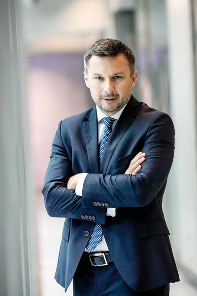 Od momentu aresztowania Piotra Osieckiego, założyciela i głównego akcjonariusza Altus TFI, kapitalizacja giełdowego towarzystwa spadła o 80 proc. Spada też wartość aktywów. [FOT. WM]   W ODWROCIE: Według danych Analiz Online, Trigon TFI, kierowany przez Marka Jurasia, przed rokiem zarządzał aktywami o wartości 4 mld zł. Na koniec sierpnia tego roku było to 2,5 mld zł.