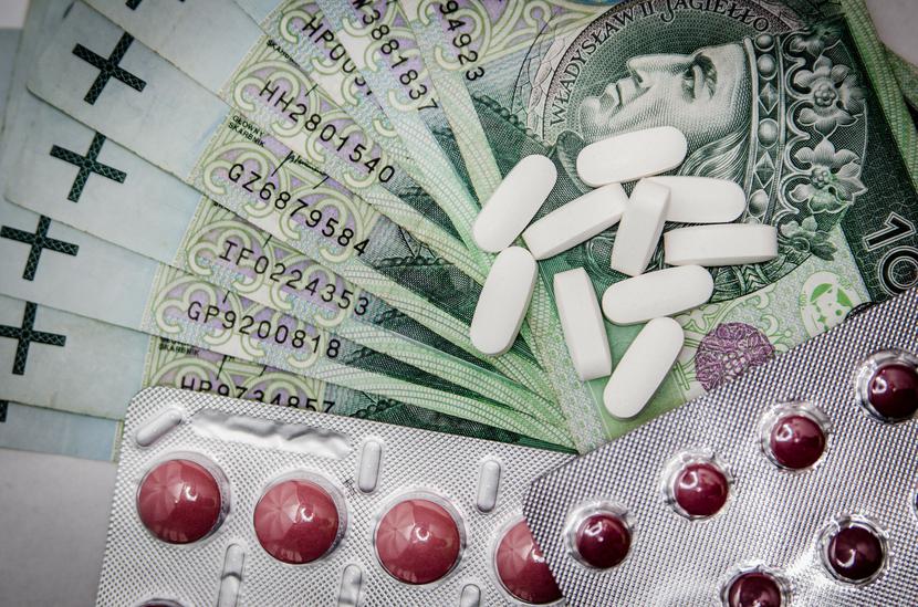 Zgodnie z listopadową listą refundacyjną wysokość dopłaty pacjentów spadnie w przypadku 445 pozycji. - Najwyższa kwota obniżki to 452,70 złotych - zauważa Juliusz Krzyżanowski. Zgodnie z listopadową listą refundacyjną wysokość dopłaty pacjentów spadnie w przypadku 445 pozycji. - Najwyższa kwota obniżki to 452,70 złotych - zauważa Juliusz Krzyżanowski.