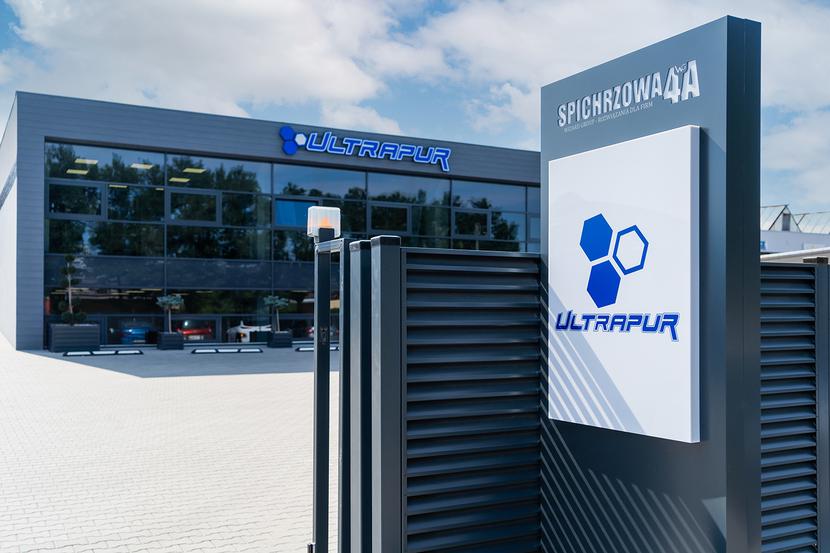 Ultrapur jest producentem poliuretanowych systemów natryskowych, potocznie nazywanych „pianą PUR”, których używa się do izolacji poddaszy, stropów, ścian i fundamentów.