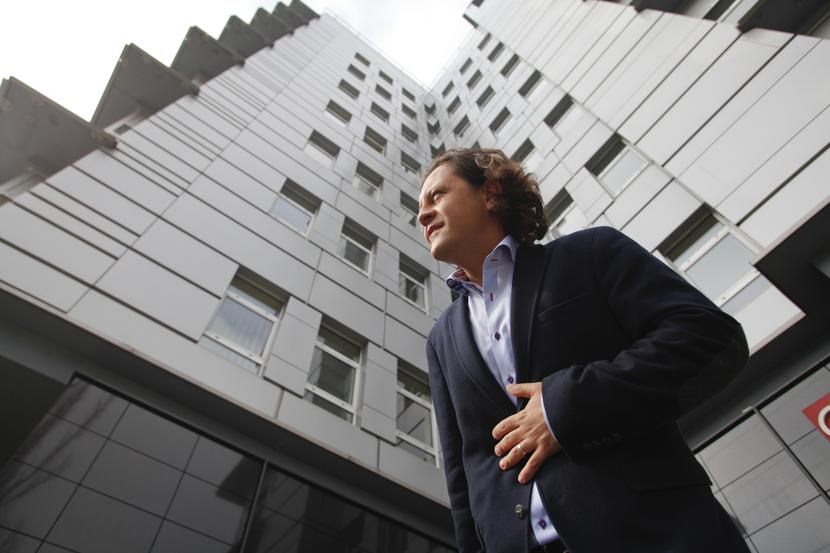 BEZ REFLEKSJI: Maciej Hazubski, członek rad nadzorczych warszawskiego inkubatora Ventures Hub i olsztyńskiego InQbe, uważa, że model wspierania start-upów sprawdził się i wielka szkoda, że w najbliższych latach rząd chce lwią część unijnych funduszy przekazać naukowcom, a nie biznesmenom. [FOT. WM]