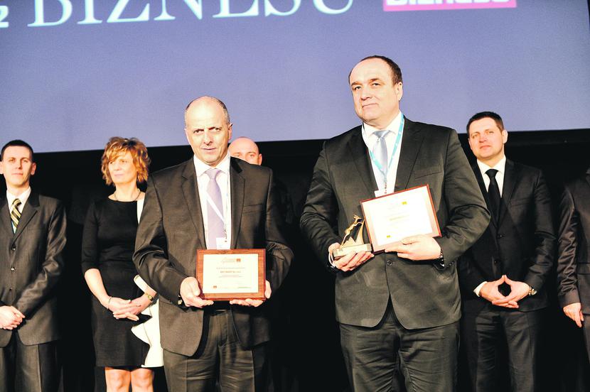 NA PODIUM: Pierwsze miejsce w rankingu pomorskim zajęła firma Erontrans, drugie Paula-Trans, a trzecie Bati-Invest. Nagrody dla swoich firm na uroczystej gali w Sopocie odebrali (od lewej) Francis Lapp, prezes Bati-Investu i Marek Eron, szef Erontransu [FOT. T.Raś]