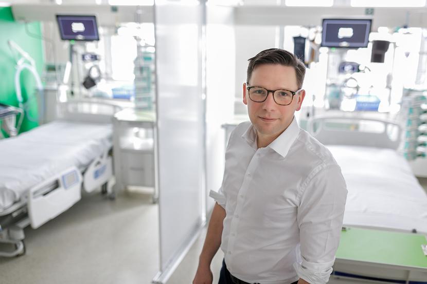Prof. Michał Grąt został nowym konsultantem krajowym w dziedzinie transplantologii klinicznej. Prof. Michał Grąt został nowym konsultantem krajowym w dziedzinie transplantologii klinicznej.