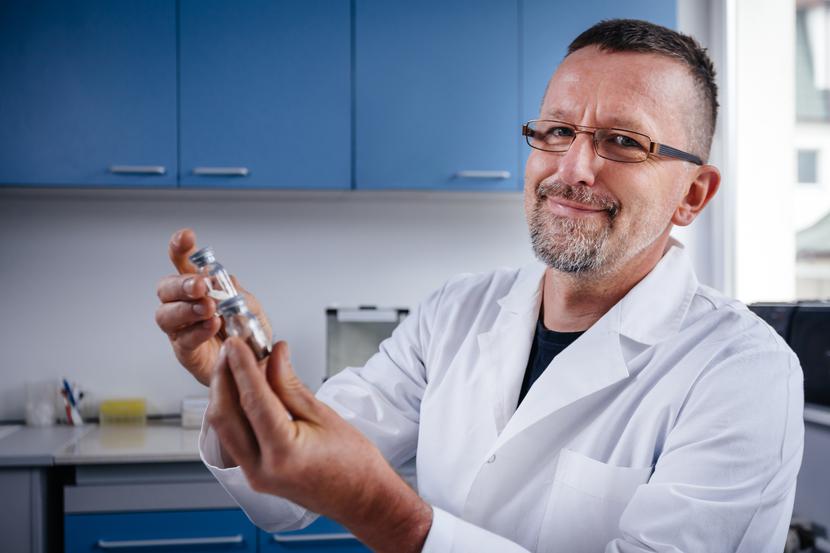 Prof. Jerzy Juśkiewicz z Zakładu Biologicznych FunkcjiŻywności IRZiBŻ PAN w Olsztynie.
