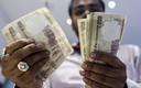 Indyjska rupia idzie w kierunku rekordowego minimum