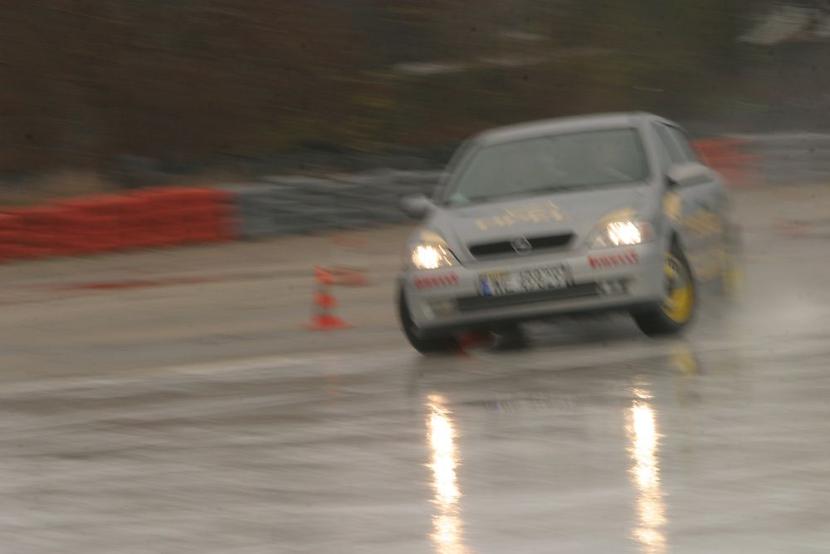 Rośnie popularność kursów bezpiecznej jazdy.