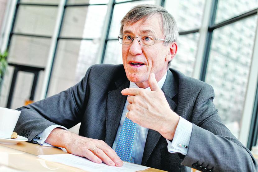 WIĘCEJ EFI W POLSCE:
 Richard Pelly, szef Europejskiego Funduszu Inwestycyjnego, nie kryje, że zwiększa zaangażowanie w Polsce m.in. dzięki dokapitalizowaniu właściciela funduszu, czyli Europejskiego Banku Inwestycyjnego. W zeszłym roku akcjonariusze EBI, czyli 27 państw członkowskich UE, postanowili podwyższyć kapitał banku o 10 mld EUR.
 [FOT. WM]