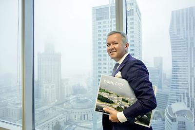 Nie chcę, żeby ktokolwiek traktował mnie w uprzywilejowany sposób. Chcę wiedzieć, co zrobić, żeby zrealizować inwestycję. Chętnie opowiem o planach, jestem pewny, że będę w stanie przekonać każdego, że projekt jest dobry dla Polski — mówi Stein Christian Knutsen, prezes Firmus Group.