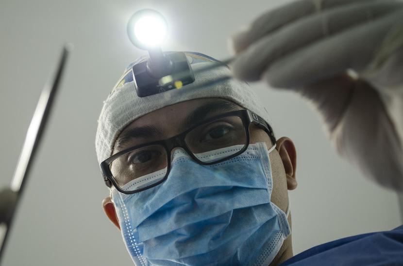 Nowa wycena niektórych świadczeń stomatologii miała poprawić dostępność do leczenia w ramach NFZ. Dentyści alarmują, że limity na procedury rozliczane w ramach pakietów usług jednak negatywnie się na niej odbiją. 