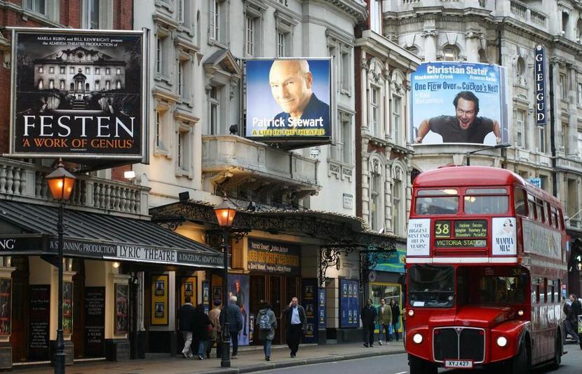 Autobus miejski w londyńskiej dzielnicy West End. Fot.: Bloomberg.