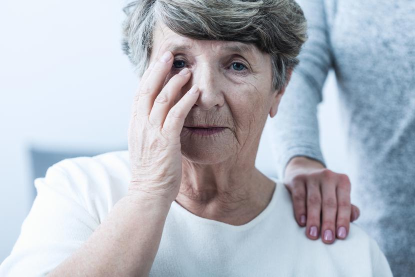 Najsilniejszy związek między demencją a śmiertelnością z powodu COVID-19 stwierdzono w grupie wiekowej 65-75 lat.