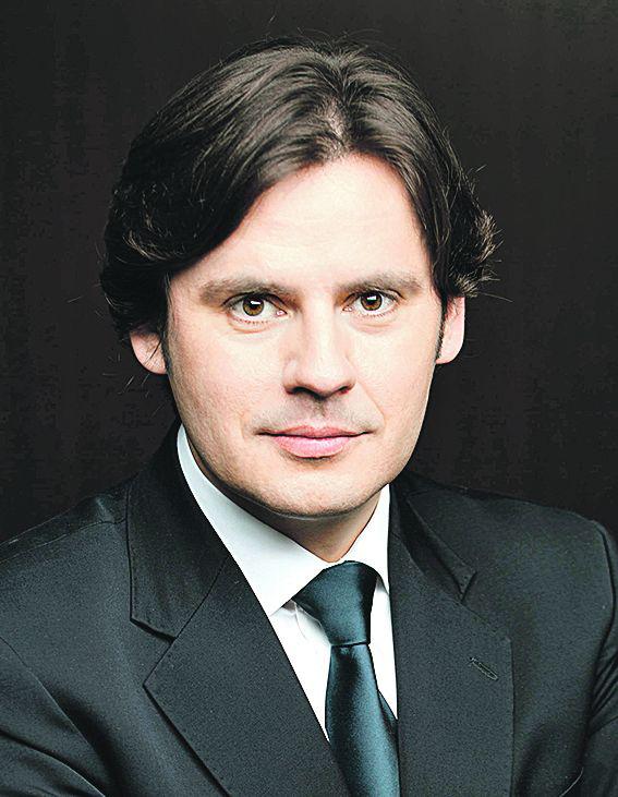 WARUNEK SINE QUA NON: Adam Purwin, prezes PKP
 Cargo, ocenia, że krajowy popyt na usługi przewozowe wzrośnie.
 Ożywił się już rynek kruszyw, w 2015 r. ruszyć mają także
 kontrakty drogowe. Za granicą spółka zdobywa licencje
 przewozowe. Do szczęścia potrzebni są maszyniści. [FOT. ARC]