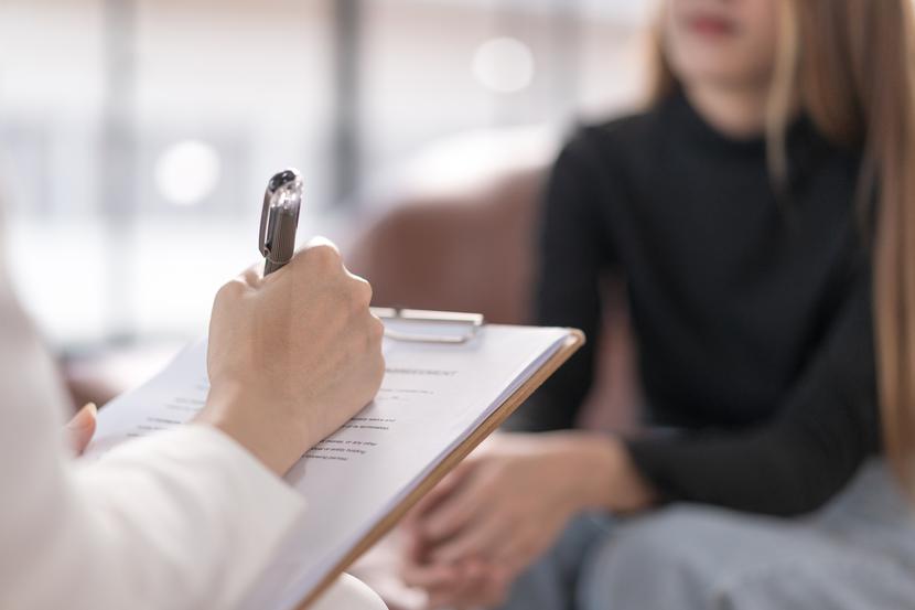 Projekt przewiduje, że psycholog będzie miał obowiązek prowadzenia dokumentacji psychologicznej. Będzie ona objęta tajemnicą zawodową psychologa. Projekt przewiduje, że psycholog będzie miał obowiązek prowadzenia dokumentacji psychologicznej. Będzie ona objęta tajemnicą zawodową psychologa.