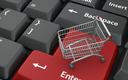 W jaki sposób Polacy płacą za zakupy online