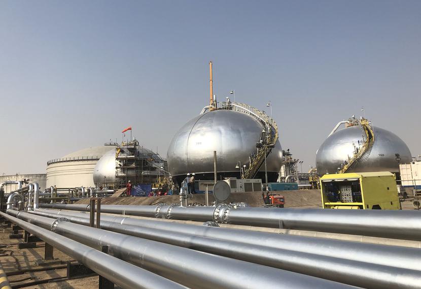 Zbiorniki ropy należące do koncernu Saudi Aramco Zbiorniki ropy należące do koncernu Saudi Aramco