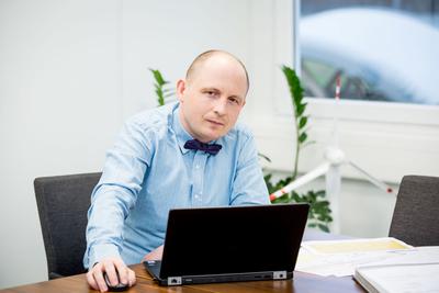 Energetyka wiatrowa to już nie jest kolejna moda czy nowinka. Branża zielonej energii rośnie błyskawicznie, zdobywając coraz więcej zwolenników. Nic nie wskazuje na to, żeby ten triumfalny marsz mogło coś zatrzymać – mówi Grzegorz Siarka, prezes firmy GPO.