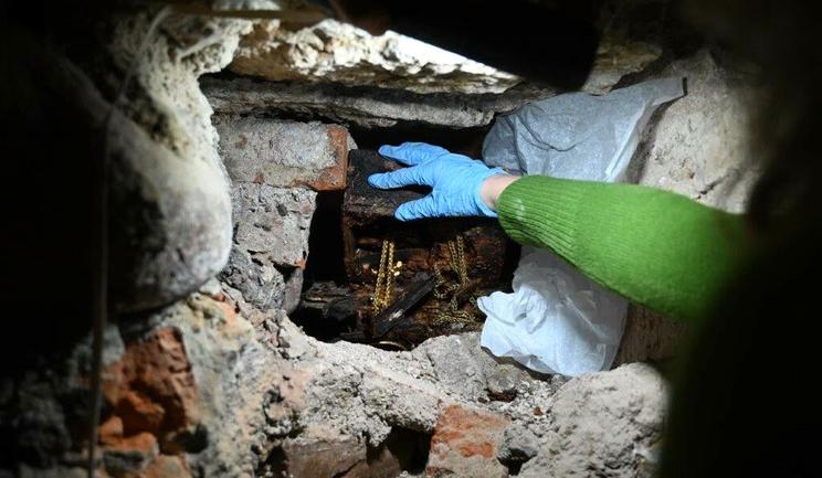 Przechodzili obok tego skarbu tysiące razy. Tajemnica podziemi wileńskiej katedry