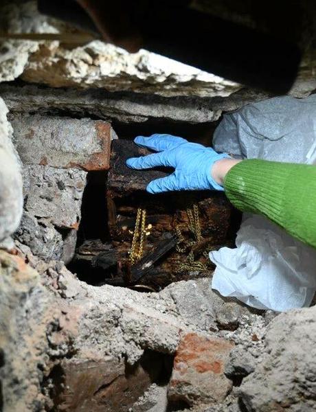 Przechodzili obok tego skarbu tysiące razy. Tajemnica podziemi wileńskiej katedry