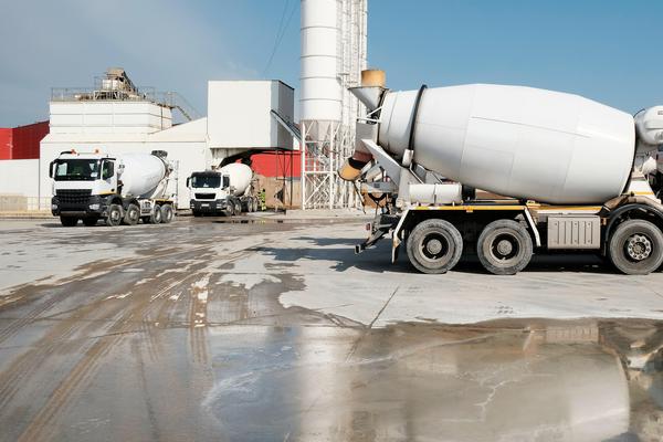 Fachowcy od produkcji i dostaw betonu