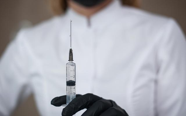 Prof. Szuster-Ciesielska: z upływem czasu spada skuteczność szczepionek przeciw mutacji Omikron
