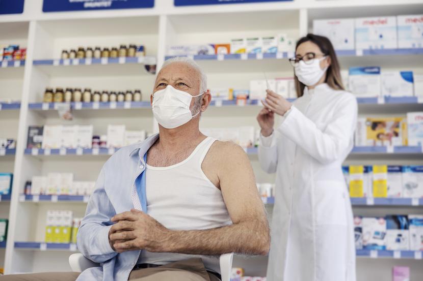 Farmaceuci okazali się dużym wsparciem w walce z grypą i COVID-19. Ich zaangażowanie w szczepienia usprawnia system ochrony zdrowia w Polsce. Farmaceuci okazali się dużym wsparciem w walce z grypą i COVID-19. Ich zaangażowanie w szczepienia usprawnia system ochrony zdrowia w Polsce.