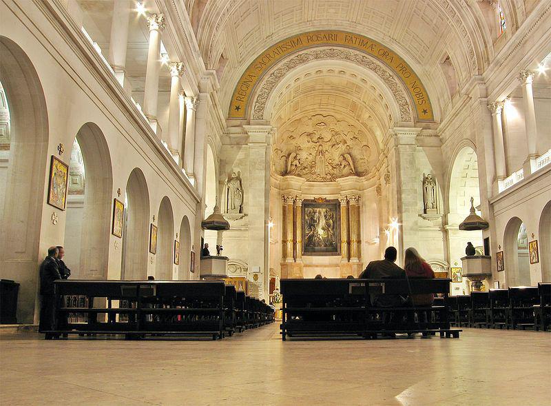Wnętrze Basilica do Rosario w Portugalii (fot. wikipedia.org)