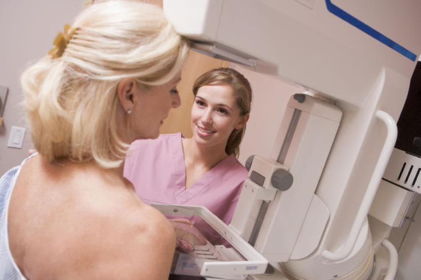 Mammografia dla kobiet od 45. do 74. roku życia? Rada Przejrzystości AOTMiT pozytywnie zaopiniowała taki wniosek.