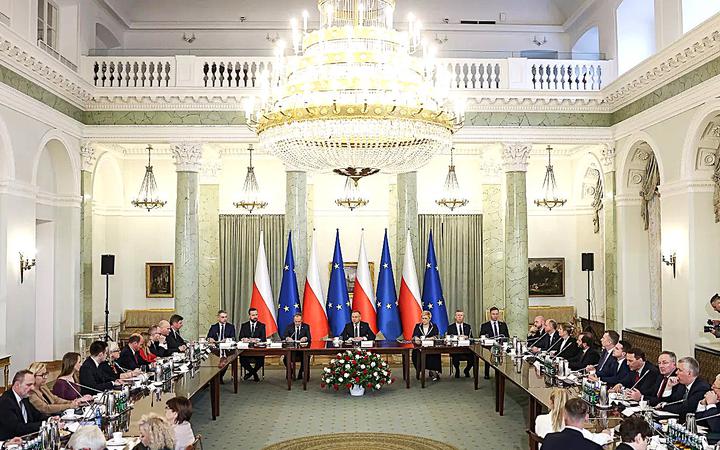Nad posiedzeniem Rady Gabinetowej wisi konfrontacja