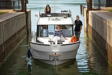 Małe jachty z Augustowa warte zachodu