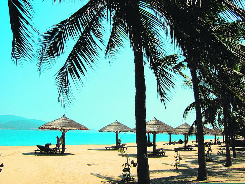 ŻEBY TYLKO
 BYŁO ZA CO:
 Już dziś touroperatorzy
 wiedzą, że ten
 rok będzie dobry, bo
 Polacy rozchwytują
 oferty first minute
 na lato 2014 r., spektakularnych
 bankructw
 jest coraz
 mniej. [FOT. GK]