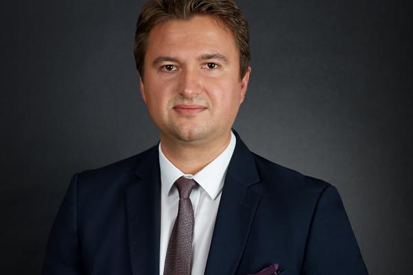 Z przymrużeniem oka