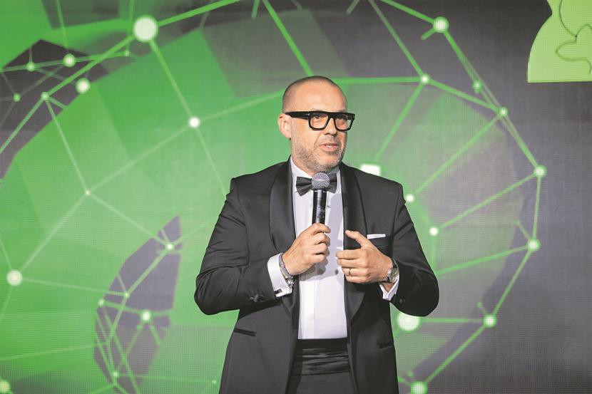 Druga edycja plebiscytu potwierdziła, że trzeba szybko dostosowywać się do zmieniającego się świata. Ważne jest, aby wypracować swojąścieżkę, by w nim funkcjonować. To pozwoli polskim firmom konkurować z zagranicznymi podmiotami. A najlepiej zarządzane polskie przedsiębiorstwa z powodzeniem konkurują na zagranicznych rynkach, często nawet pełnią na nich dominującą rolę – mówił Jarosław Fuchs, wiceprezes Banku Pekao S.A. [FOT. MATERIAŁY PRASOWE DELOITTE]