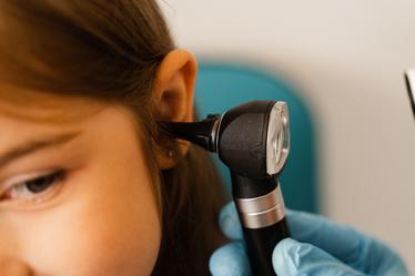 Częste infekcje ucha mają wpływ u dzieci na rozwój mowy [BADANIA]