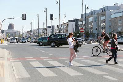 SPORNE ULICE WILANOWA: Spór między Abrisem a Warszawą dotyczy m.in. działek, przez które biegnie ul. Branickiego, jedna z głównych ulic Miasteczka Wilanów, oraz terenów, gdzie planowana jest południowa obwodnica stolicy.