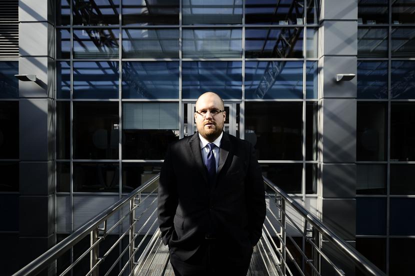 TAK BYĆ MUSI: W cyfrowym świecie opracowanie, wdrożenie i respektowanie polityki bezpieczeństwa informacji jest warunkiem podstawowym — mówi Cezary Piekarski, starszy menedżer w dziale zarządzania ryzykiem w Deloitte. [FOT. TR] 