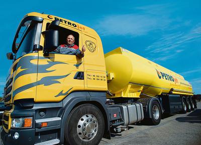 Zakup własnej floty samochodów do transportu paliw przyczynił się do zwiększenia liczby obsługiwanych klientów i rozszerzenia zasięgu działania firmy Petrojet na cały kraj.