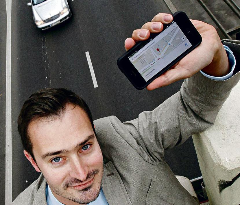 DYSTANS: W Polsce „meldujemy się” coraz częściej. Ale jeszcze daleko nam do zaangażowania użytkowników jak w USA — mówi Paweł Kacperek, prezes Location Based Media.
 [FOT. WM]
 