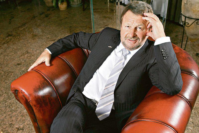 WIZJONER: O tym, że JW Construction jest w stanie sprzedawać 1,5-2,5 tys. mieszkań rocznie, Józef Wojciechowski, główny akcjonariusz spółki, mówi od kilku lat. Ostatni raz giełdowa spółka znalazła chętnych na ponad tysiąc lokali w 2011 r. Później sprzedaż hamowały napięte wskaźniki długu. [FOT. ARC] 