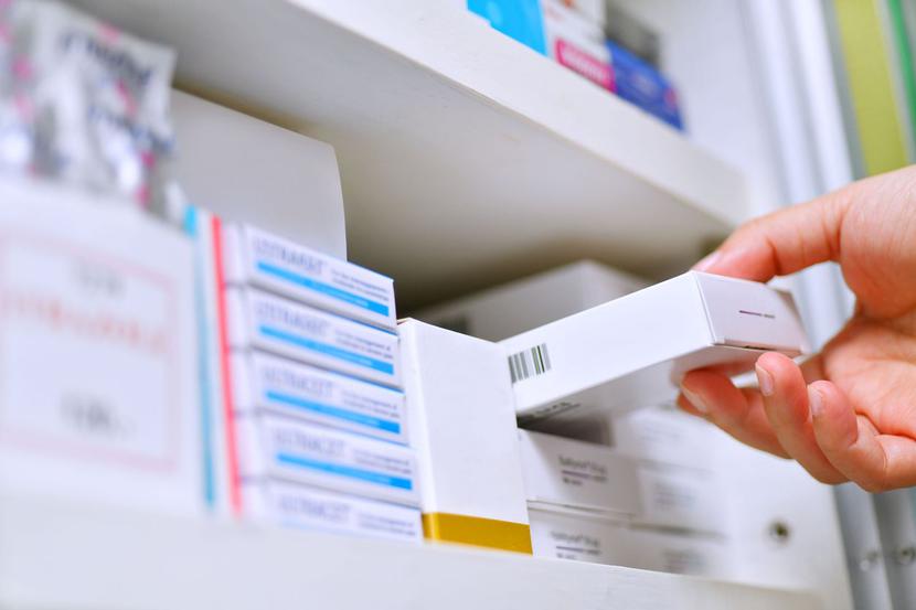 Duży wpływ na brak niektórych produktów leczniczych ma to, że rynek leków w Polsce uzależniony jest w dużej mierze od importu z zagranicy - przyznaje resort zdrowia.