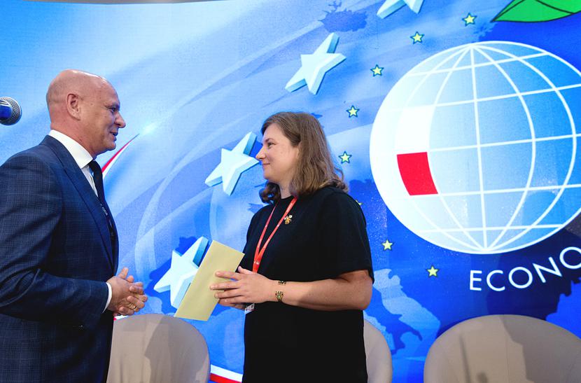 KARPACZ 2021 FORUM EKONOMICZNE MAGDALENA GRANISZEWSKA ODEBRANIE NAGRODY DZIENNIKARSKIEJ FORUM EKONOMICZNEGO 07/09/2021 FOT MAREK WISNIEWSKI CYFRA KARPACZ 2021 FORUM EKONOMICZNE MAGDALENA GRANISZEWSKA ODEBRANIE NAGRODY DZIENNIKARSKIEJ FORUM EKONOMICZNEGO 07/09/2021 FOT MAREK WISNIEWSKI CYFRA