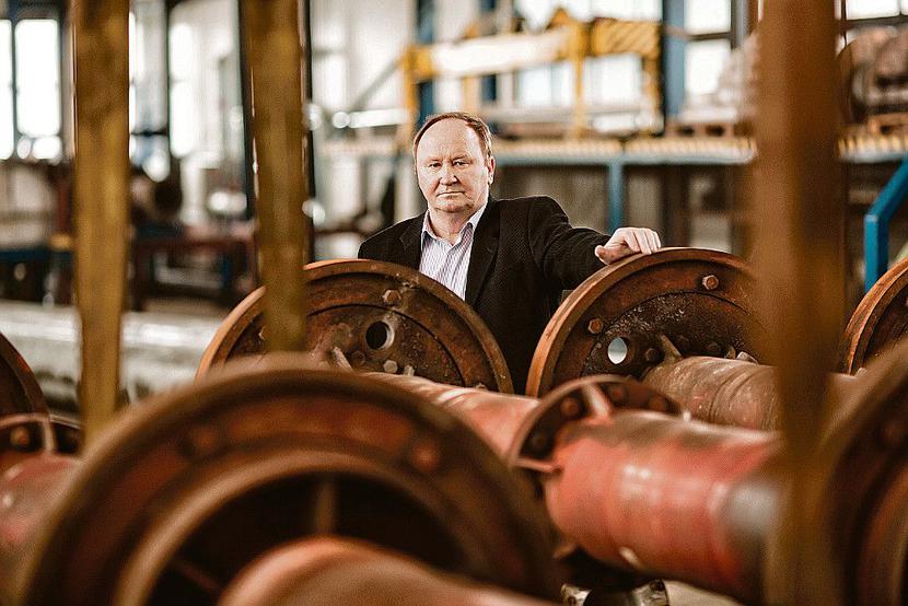 Henryk Migacz, właściciel Strunobetu, twierdzi, że z powodu opieszałości urzędników nie mógł rozwijać produkcji słupów energetycznych pod Włoszczową. Przyjaźniejsze otoczenie znalazł pod Opolem.
 [FOT. WOJCIECH BARCZYŃSKI]