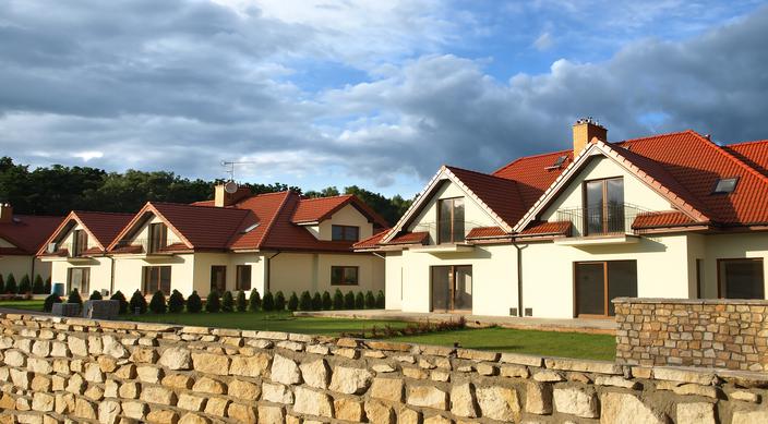 Więcej budów: