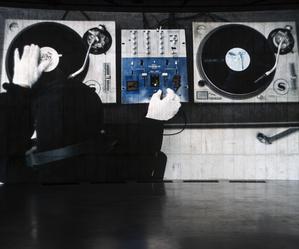 „Ghost Rider”, czyli technoopera o znikaniu. Wystawa Christelle Oyiri w Zachęcie – Narodowej Galerii Sztuki