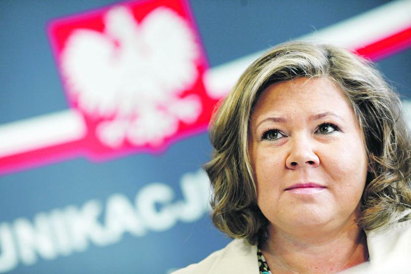 URZĘDY PRZECIW NACIĄGACZOM:
 Urząd Komunikacji Elektronicznej, na którego czele stoi Magdalena Gaj, (fot. na górze) i UOKiK, kierowany przez Małgorzatę Krasnodębską-Tomkiel, zmniejszyły plagę drogich SMS-ów dzięki konsekwentnemu piętnowaniu nielegalnych praktyk oraz karaniu przedsiębiorców naciągających klientów. Karane były też telewizje kablowe i platformy satelitarne za aroganckie podejście do klientów. [FOT. WM]