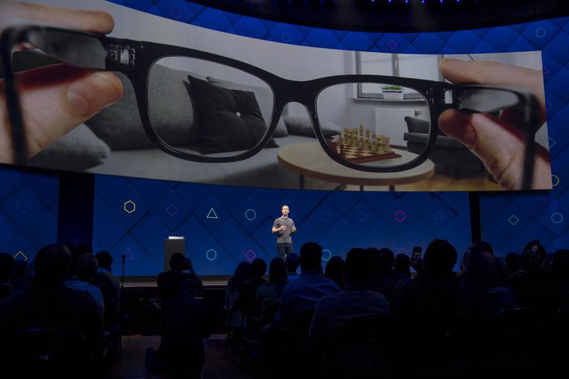 Mark Zuckerberg mówił o technologii rzeczywistości rozszerzonej m.in. podczas konferencji F8 Developers w 2017 r.
